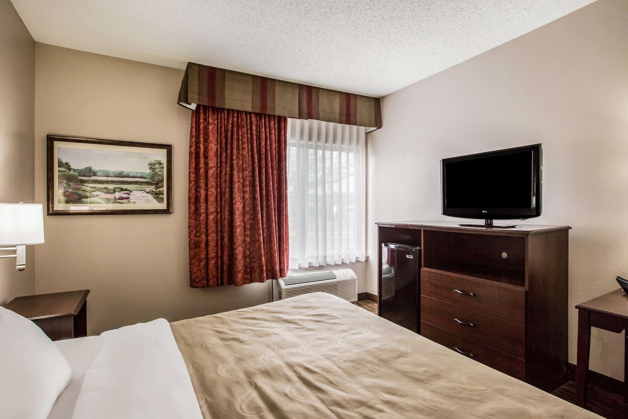 Quality Inn & Suites Lawrence - University Area Luaran gambar